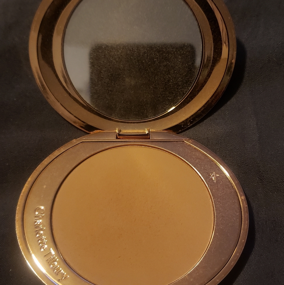 Charlotte Tilbury skin perfecting powder No 3